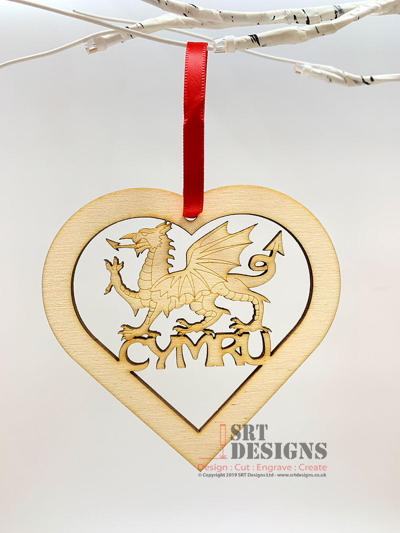 Dragon Hanging Heart (CYMRU)